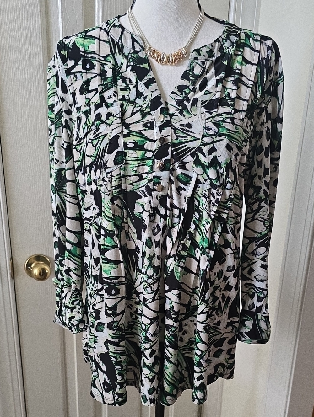 AVA & GRACE BRAND WOMEN'S GREEN AND BLACK TUNIC BLOUSE TOP SIZE LARGE